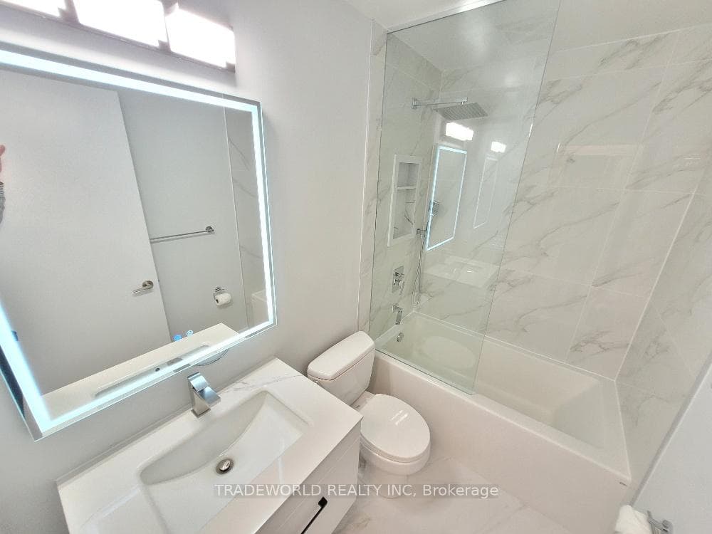 103 The Queensway Avenue Unit 1607 photo 9