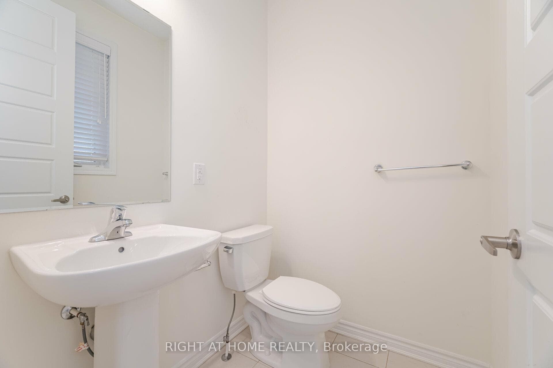 908 Sumac Gardens photo 19