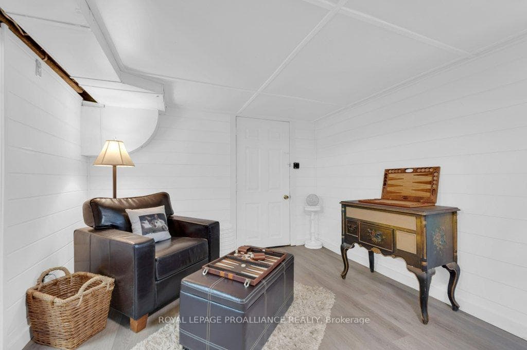 300 Dufferin Avenue photo 29