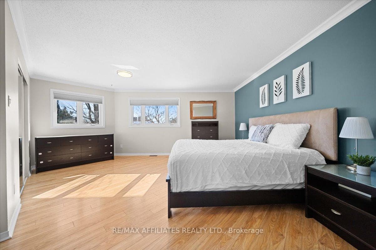 88 Royal Oak Court photo 23