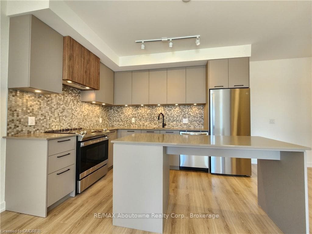 20 LAGERFELD Drive Unit 12 photo 8