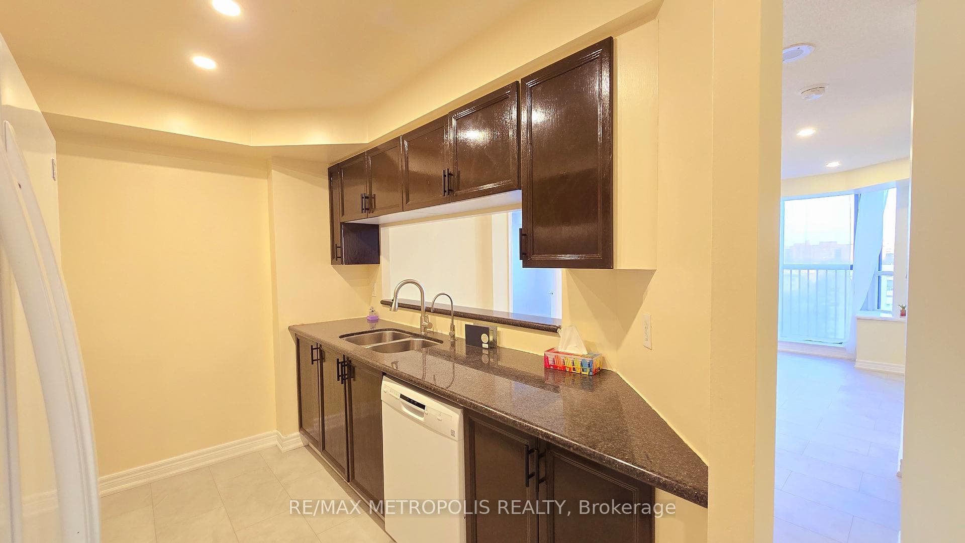 1700 Eglinton Avenue Unit 1117 photo 3