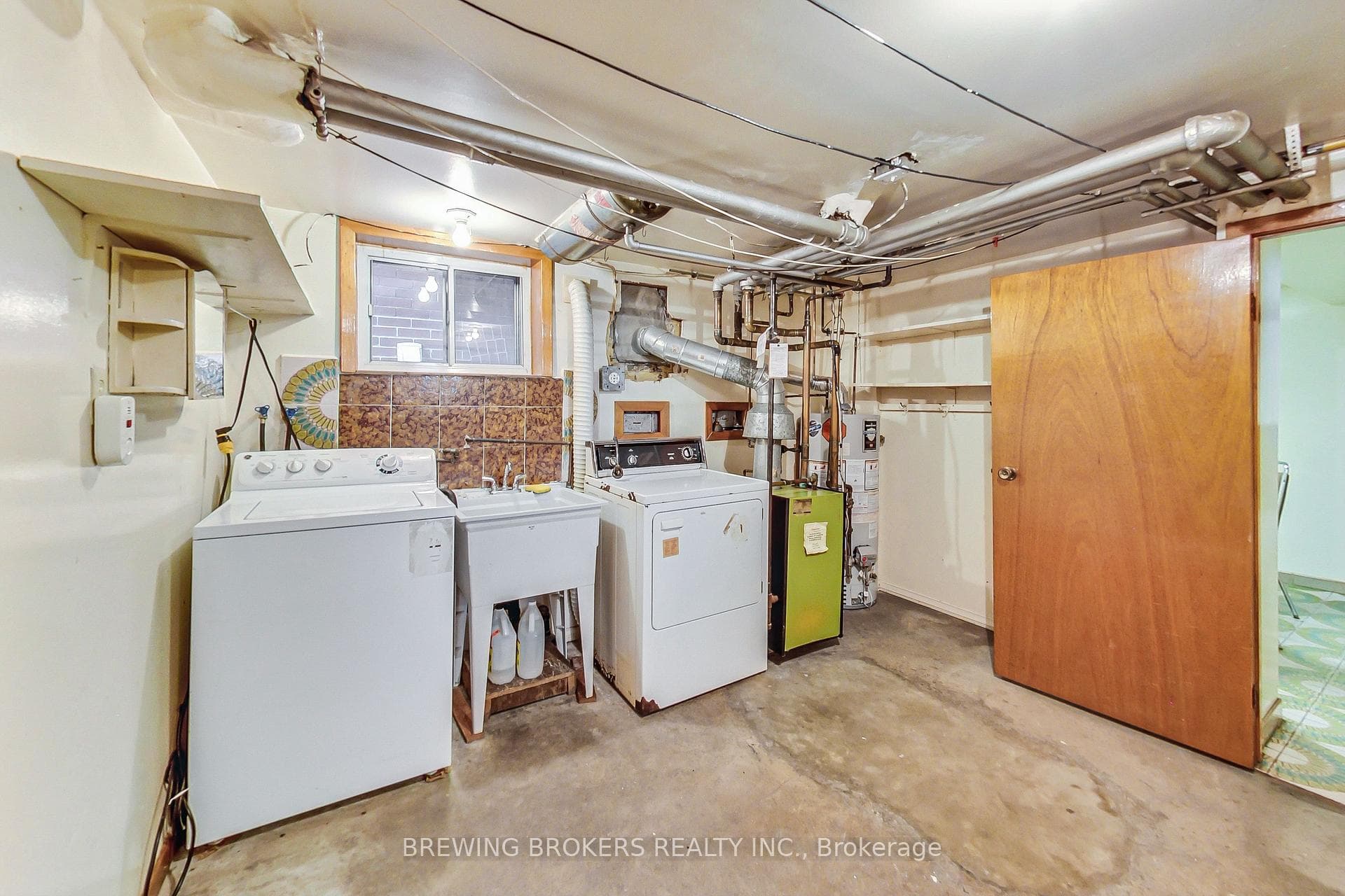 246 Atlas Avenue photo 33