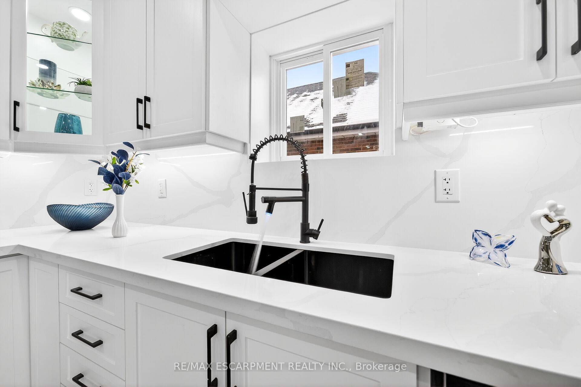 150 BRUCEDALE Avenue photo 7
