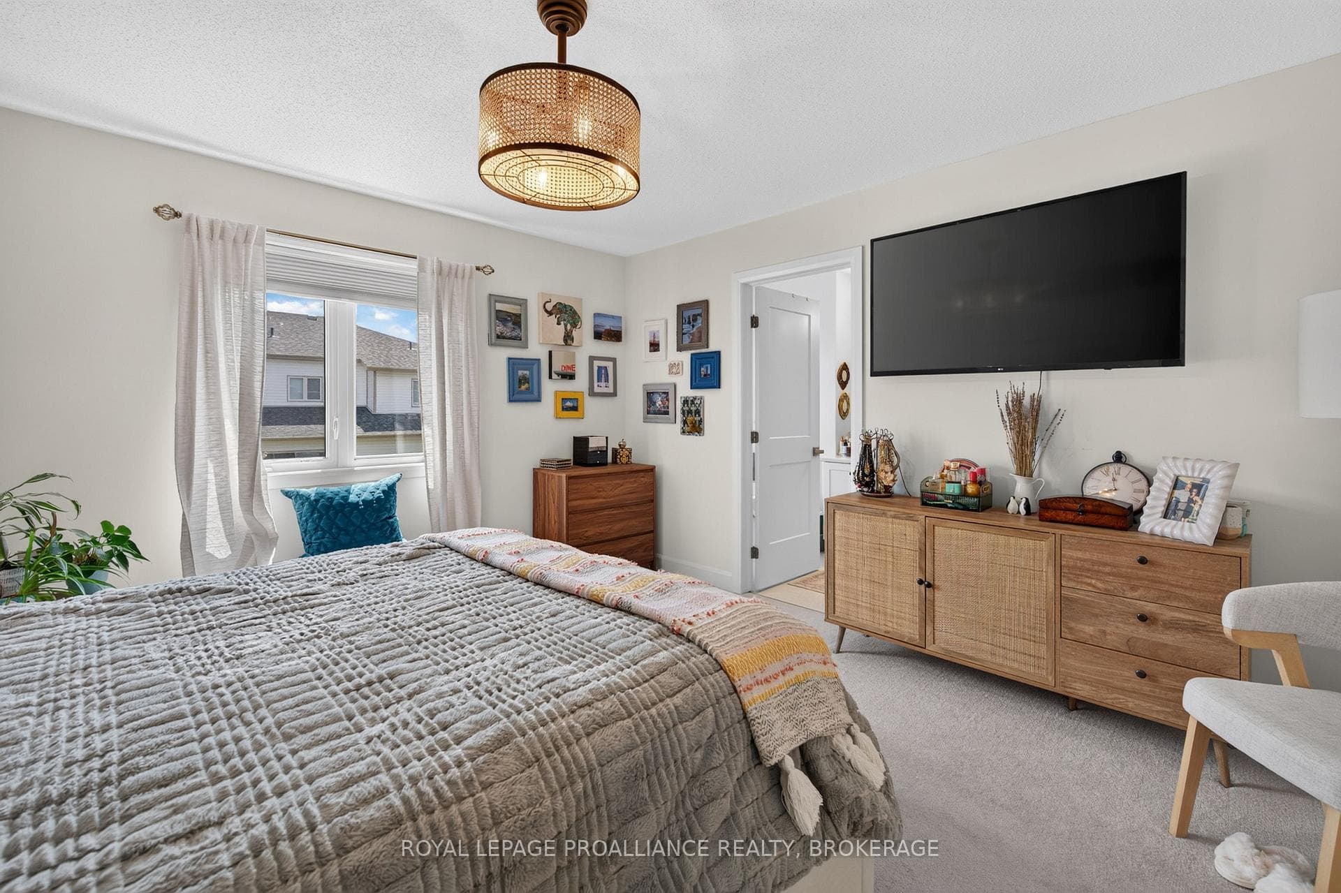 1532 Scarlet Street photo 18