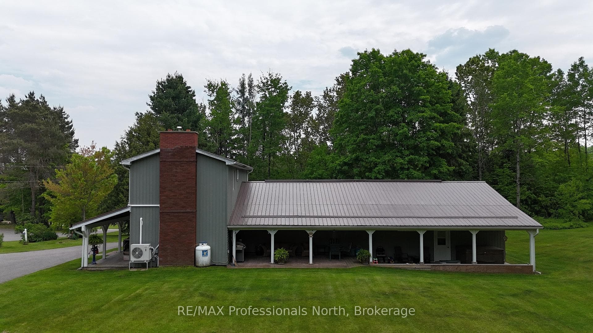 1023 Chester Crescent photo 14