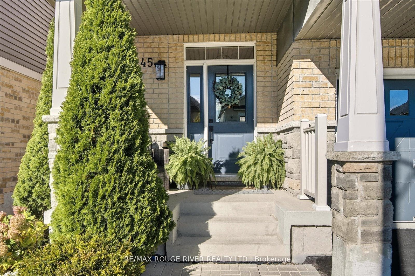 245 Blackwell Crescent photo 2