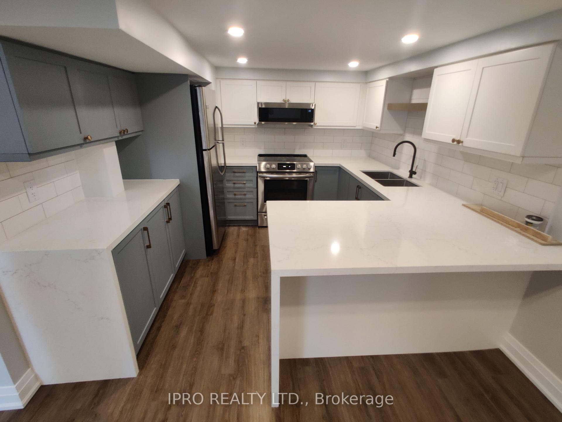 693 Novo Star Drive Unit Bsmt photo 2