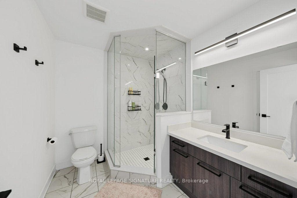 5Pc Ensuite In Primary Bedroom