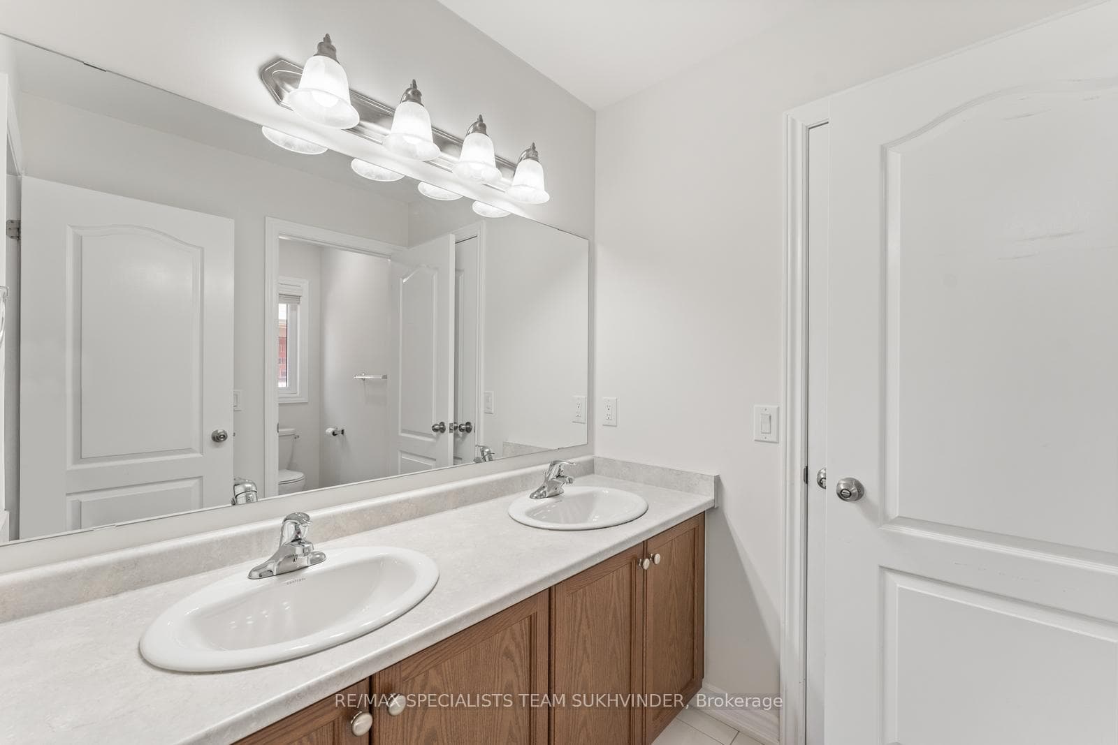 95 Bonnieglen Farm Boulevard photo 32