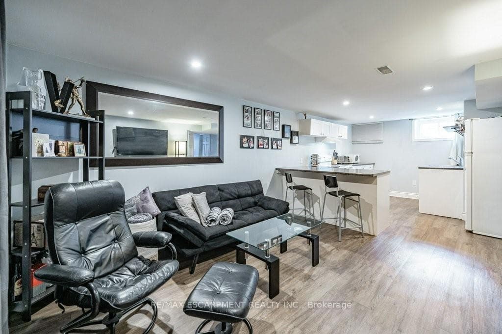 419 Talbot Street photo 20