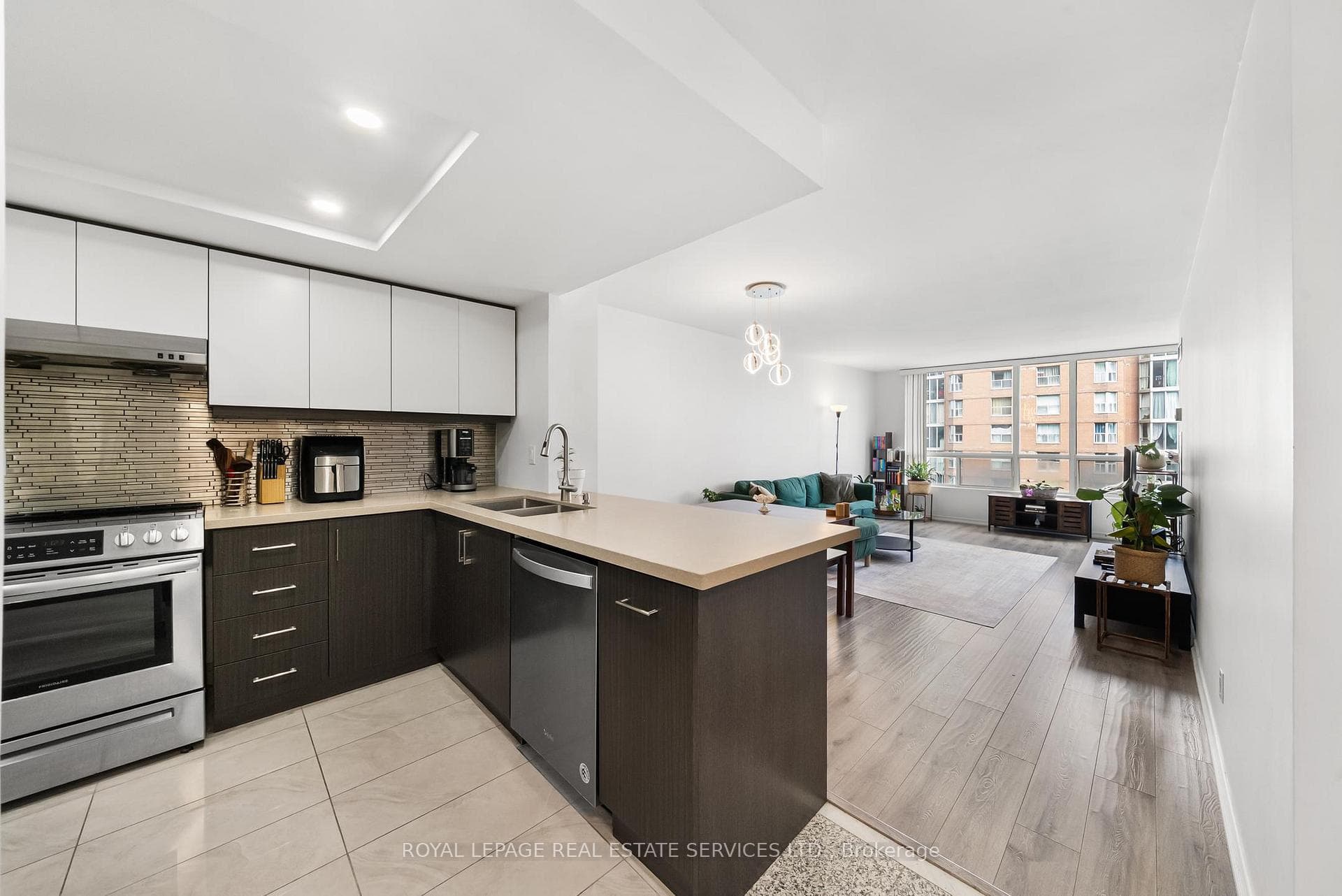 5785 Yonge Street Unit 601 photo 6