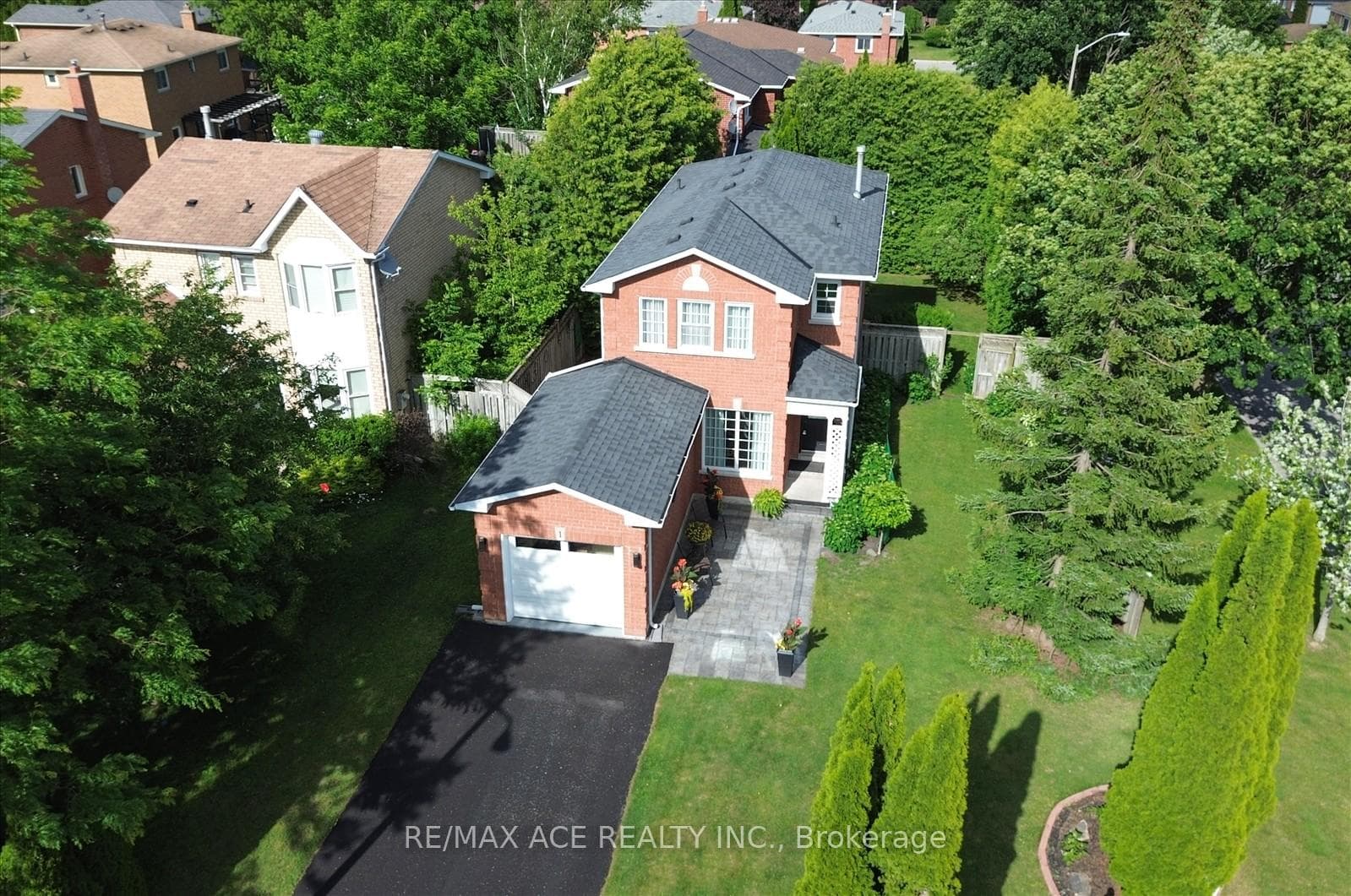 1 Aldcroft Crescent photo 2