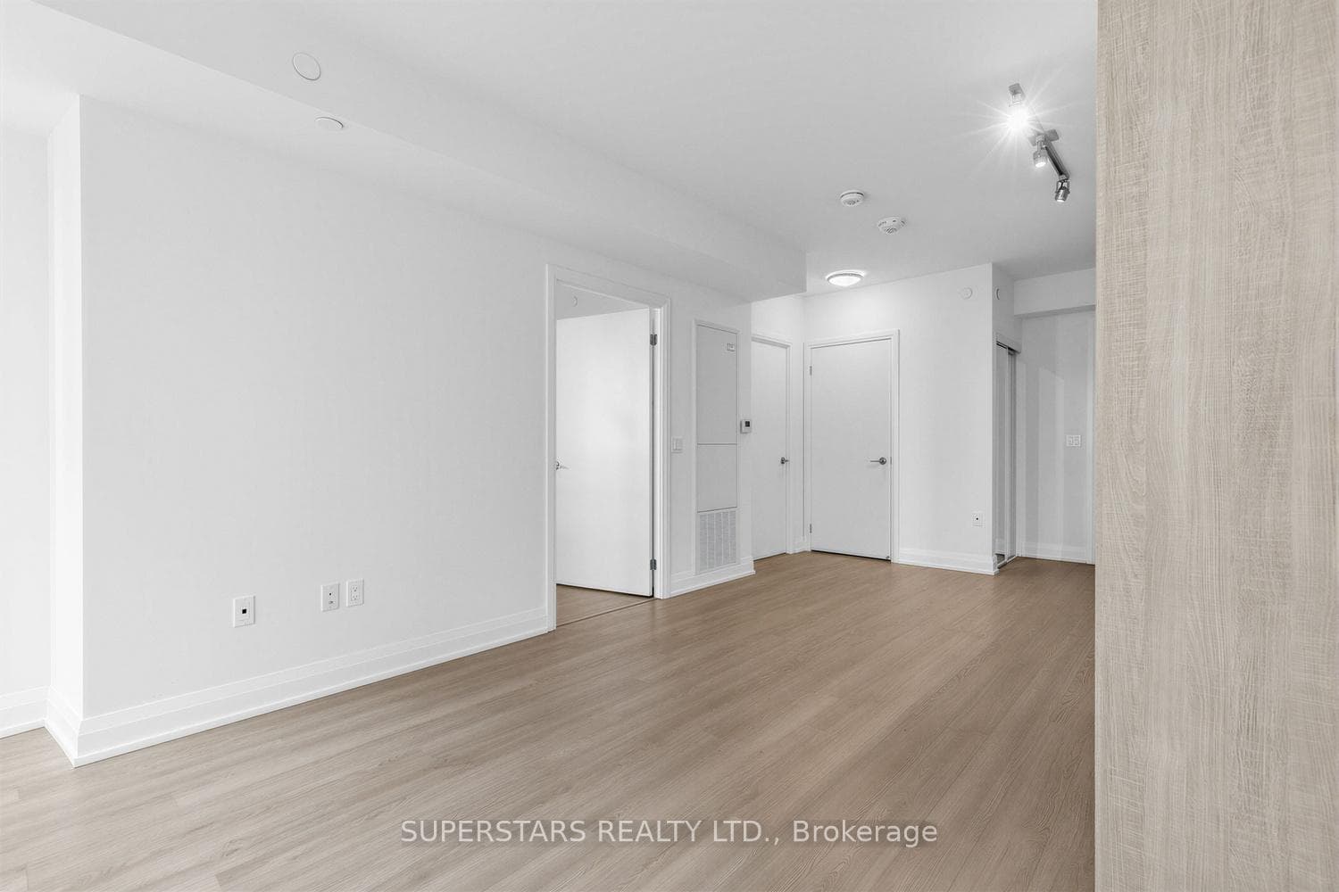 77 Mutual Street Unit 611 photo 9