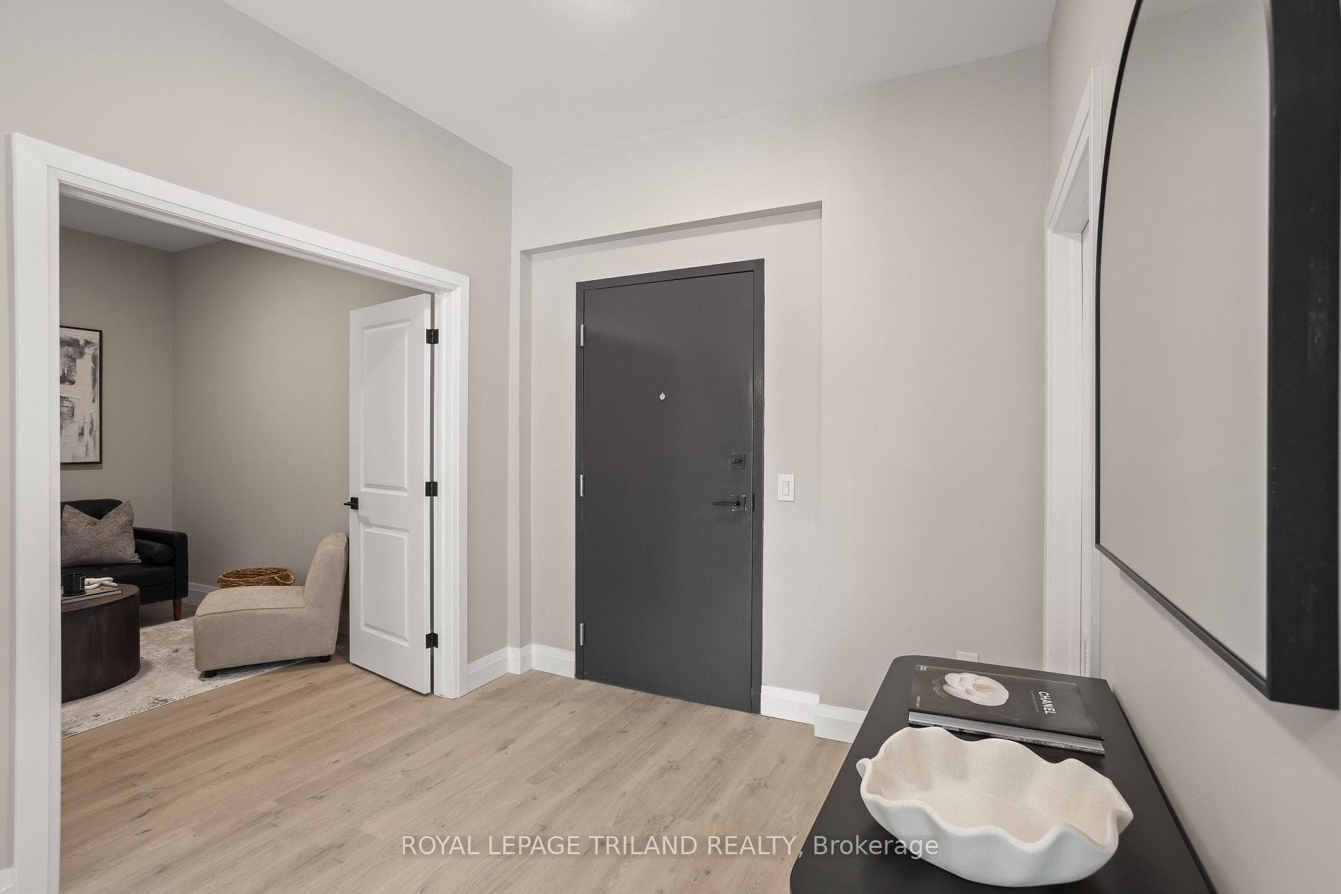 33318 RICHMOND Street Unit 206 photo 3