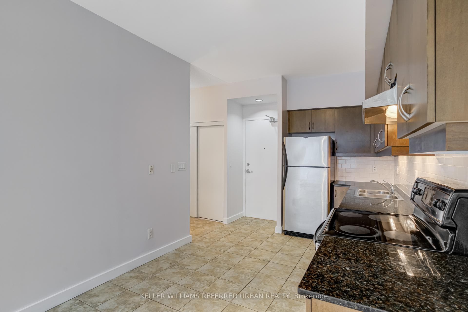 601 Kingston Road Unit 212 photo 8