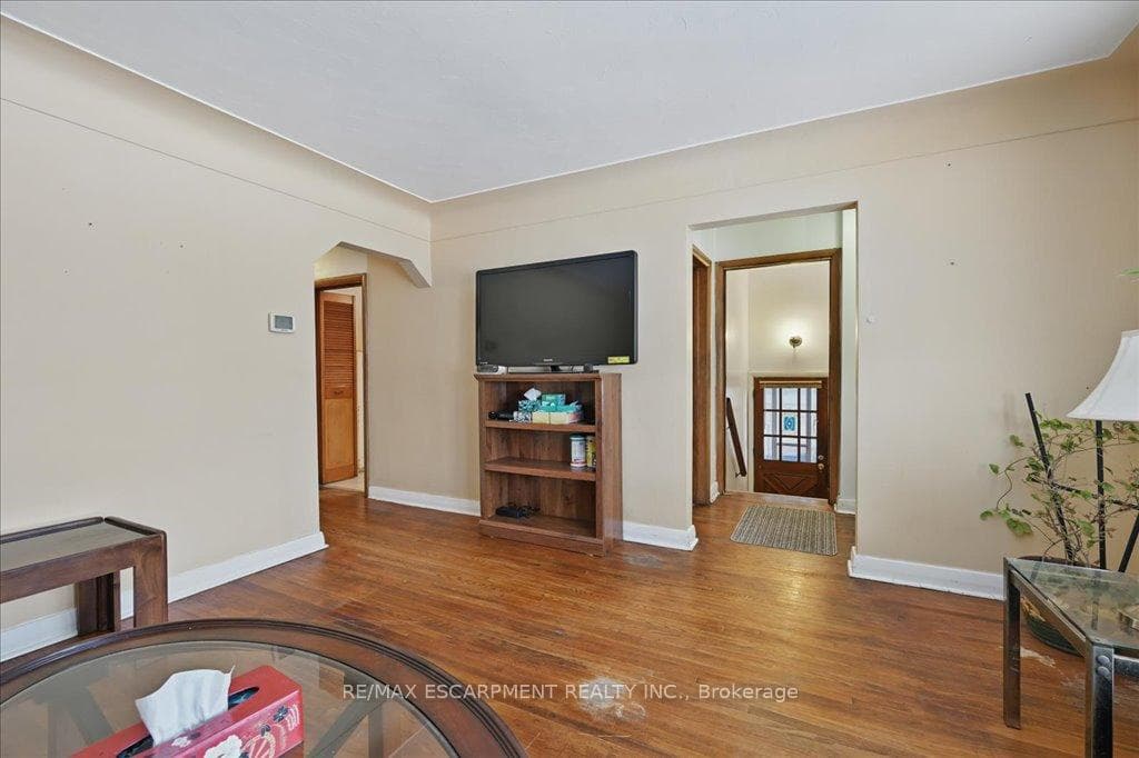 503 Upper Gage Avenue photo 8