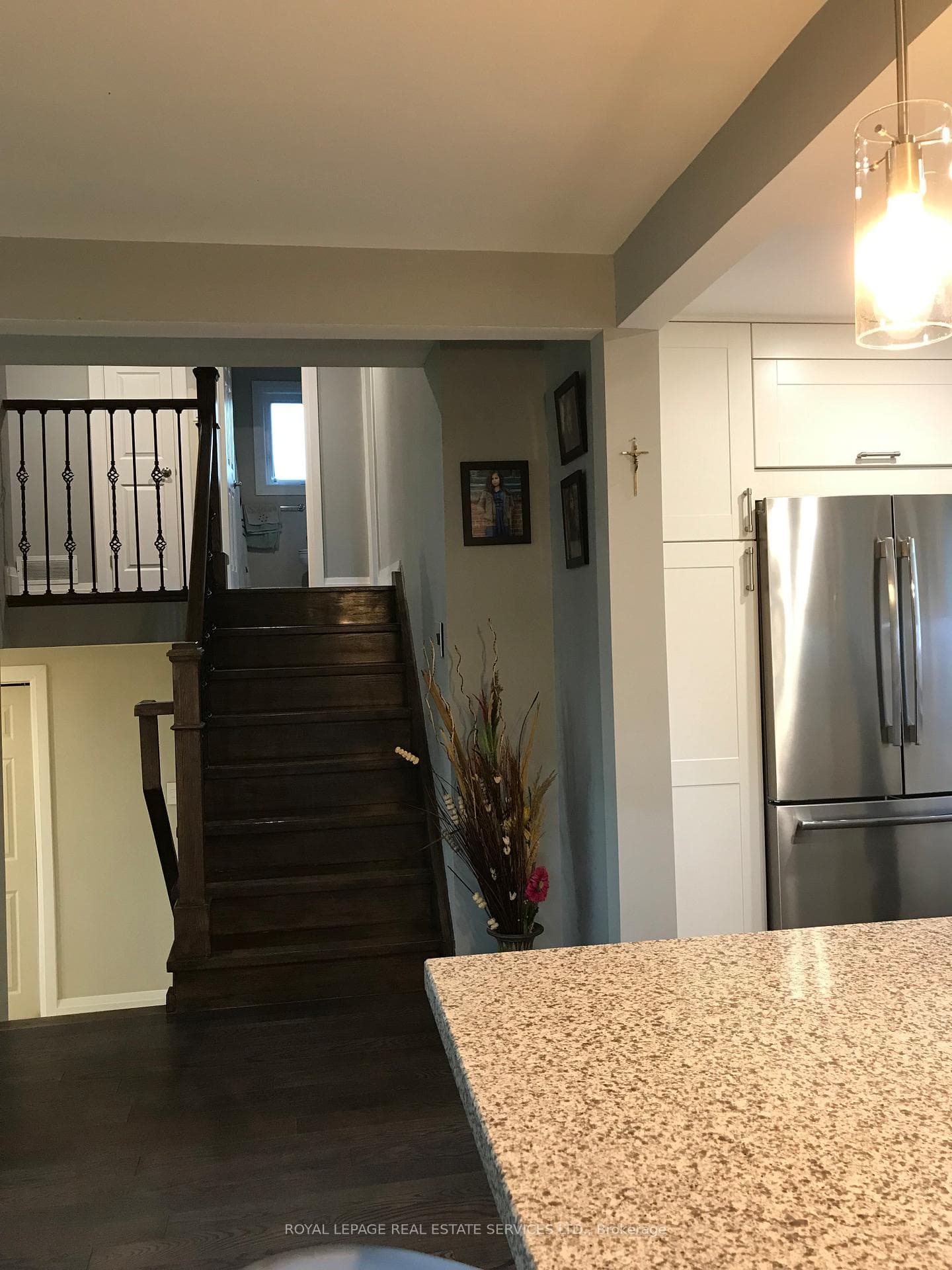 2719 Kinnerton Crescent photo 11