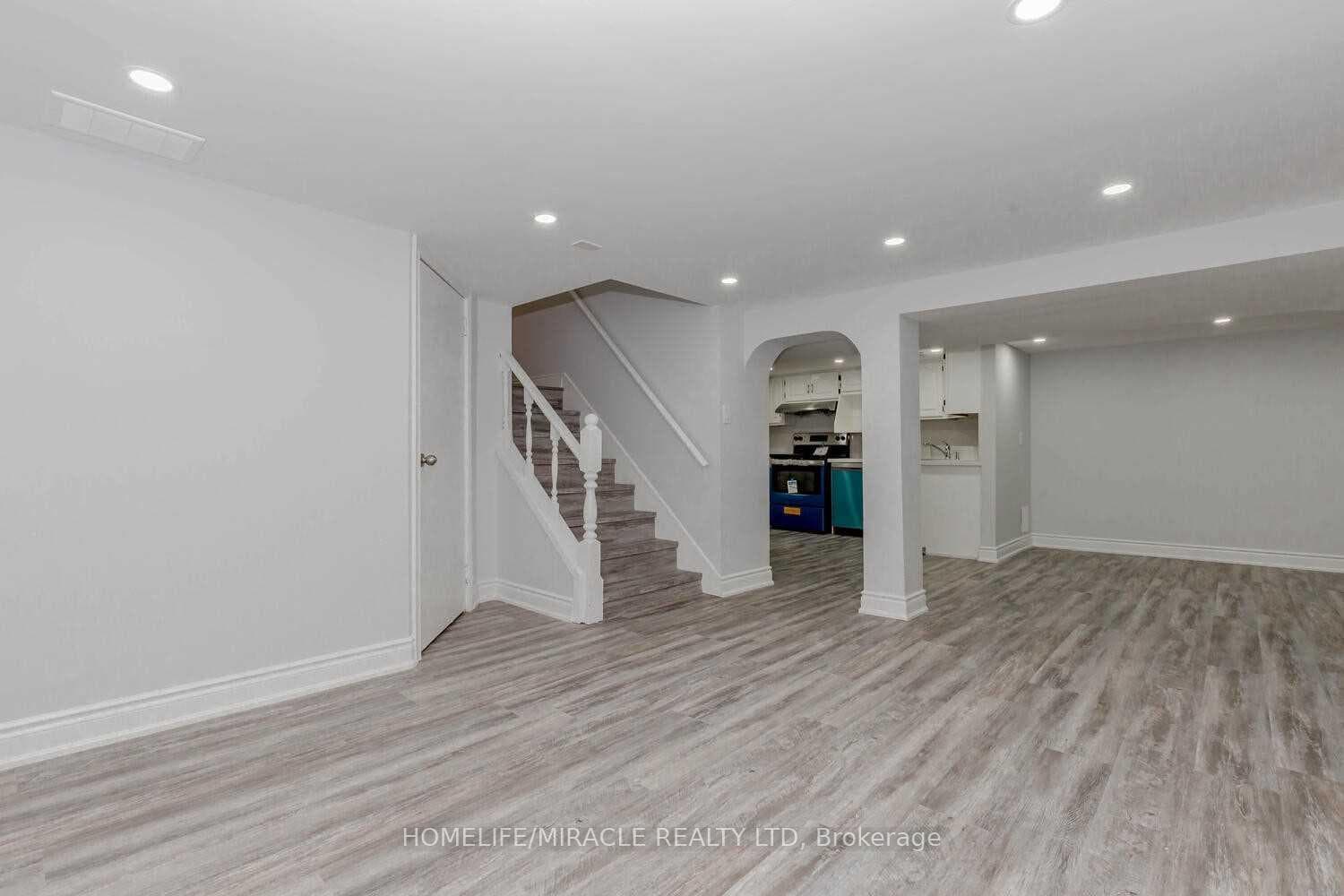 280 Cedar Crescent photo 27