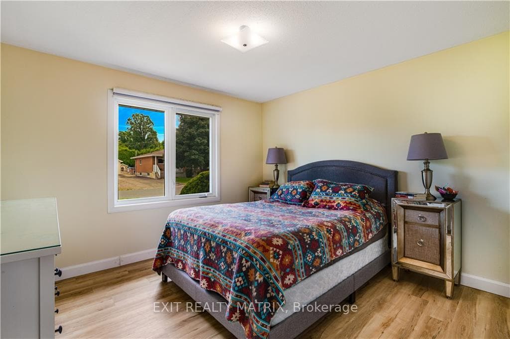 926 GHISLAIN Street photo 15