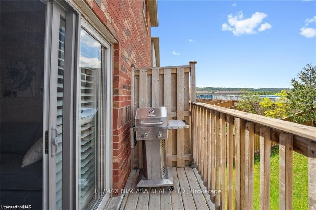69 EDENROCK Drive photo 13