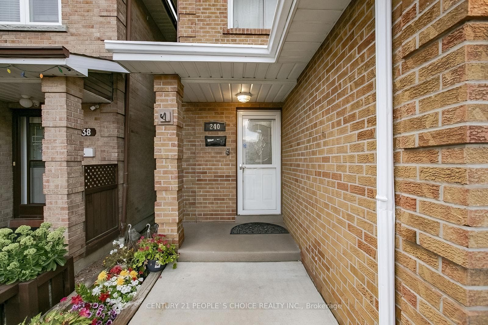 240 Simmons Boulevard photo 4