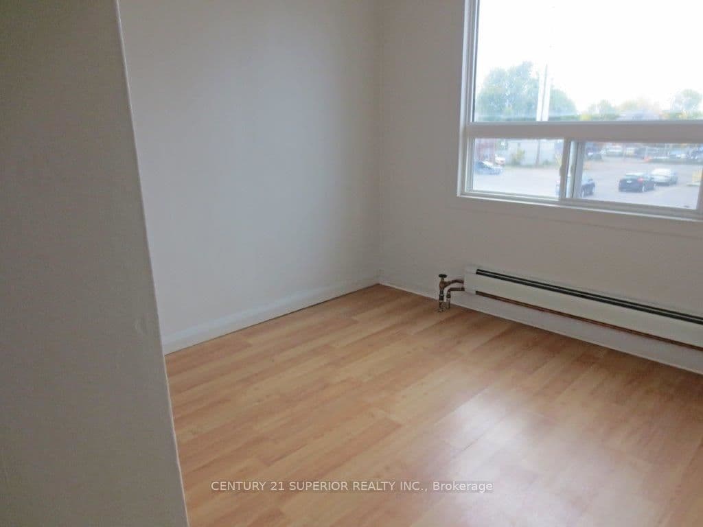 1012 Victoria Ave photo 10