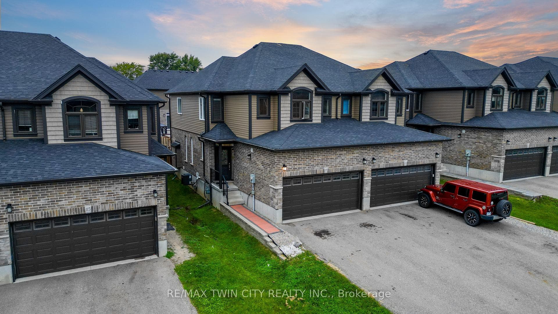 119 Links Crescent photo 1