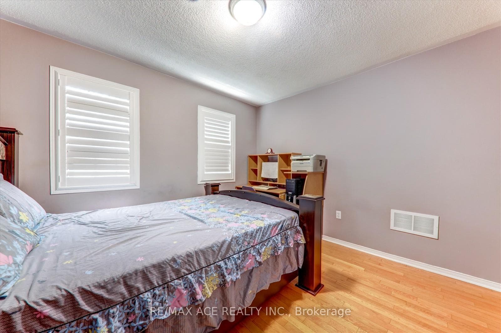 7 Glacier Crescent photo 28
