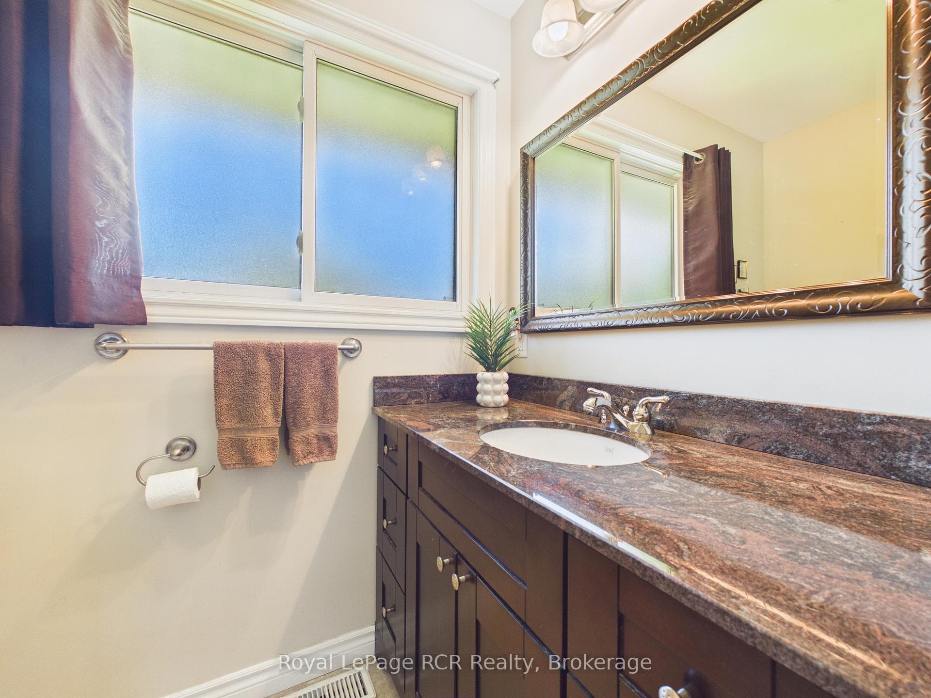 1735 6th Avenue photo 19