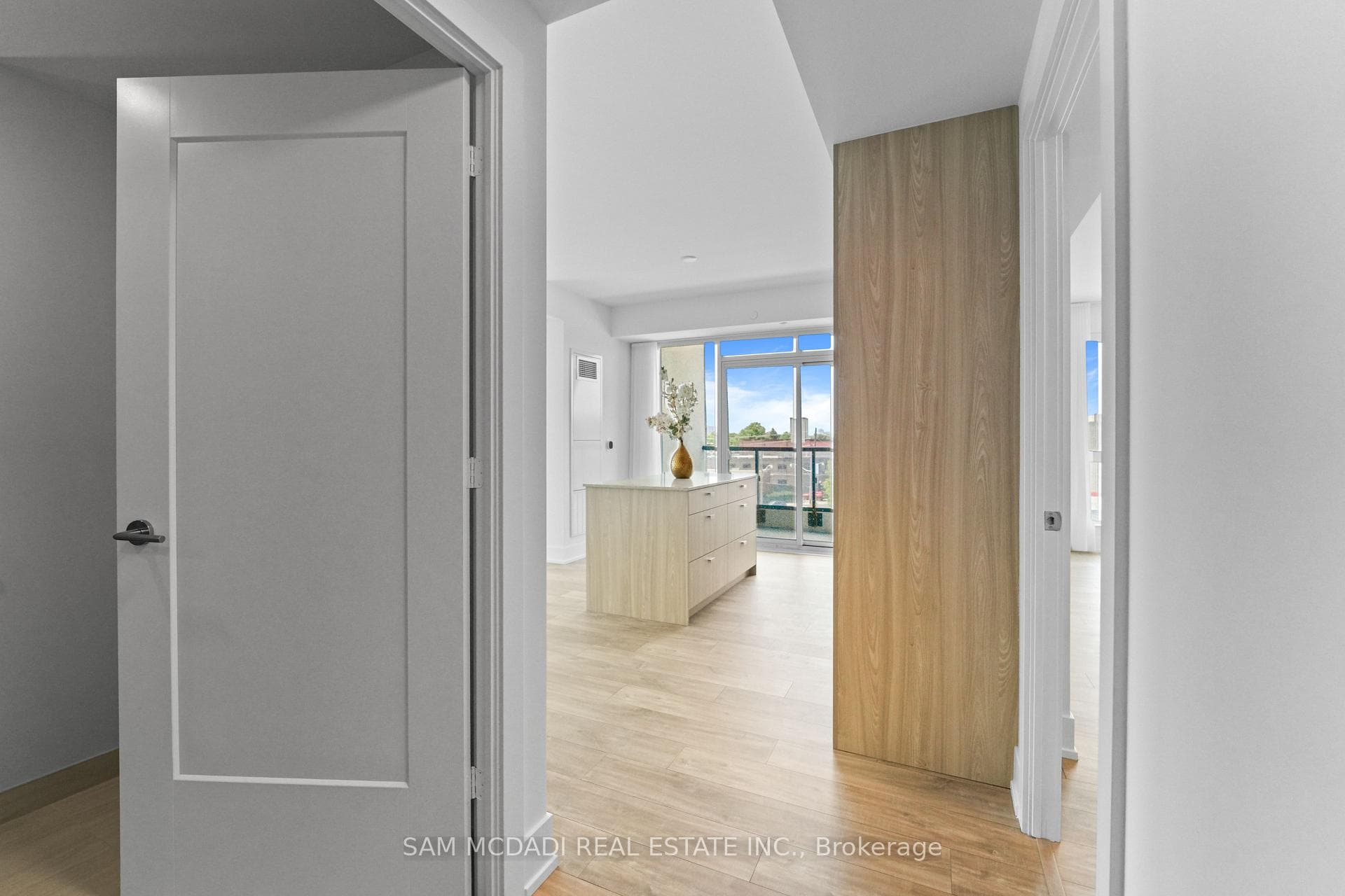 858 DUPONT Street Unit 304 photo 9