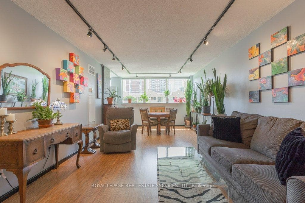 15 Maitland Place Unit 409 photo 4