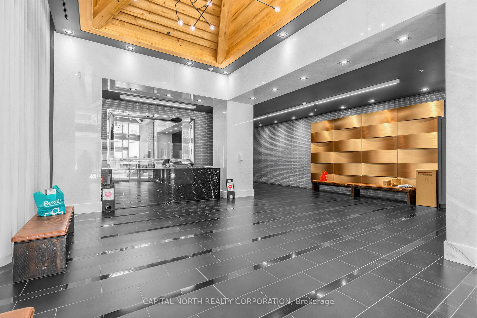 210 Simcoe Street Unit 1502 photo 2