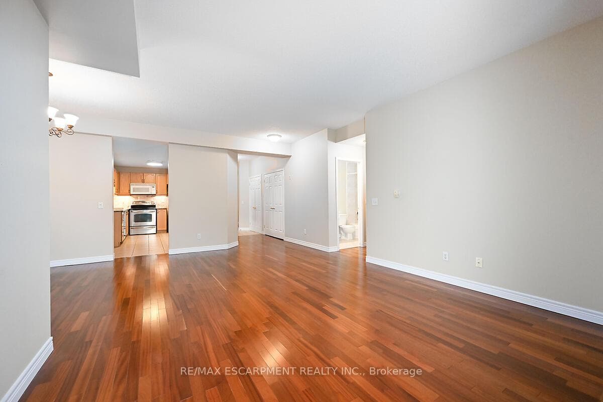 2000 Creekside Drive Unit 501 photo 17