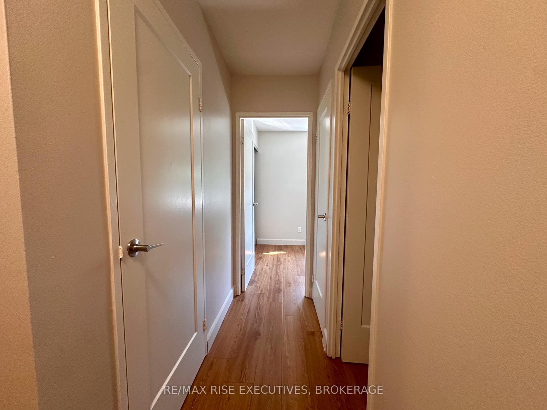 1020 Pembridge Crescent Unit 301 photo 11