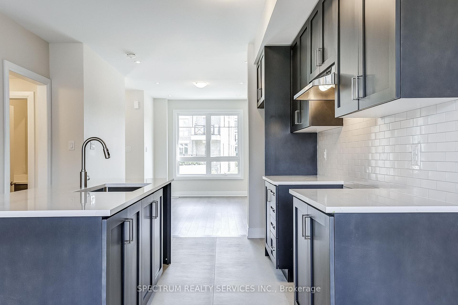 38 Lindcrest Manor photo 10