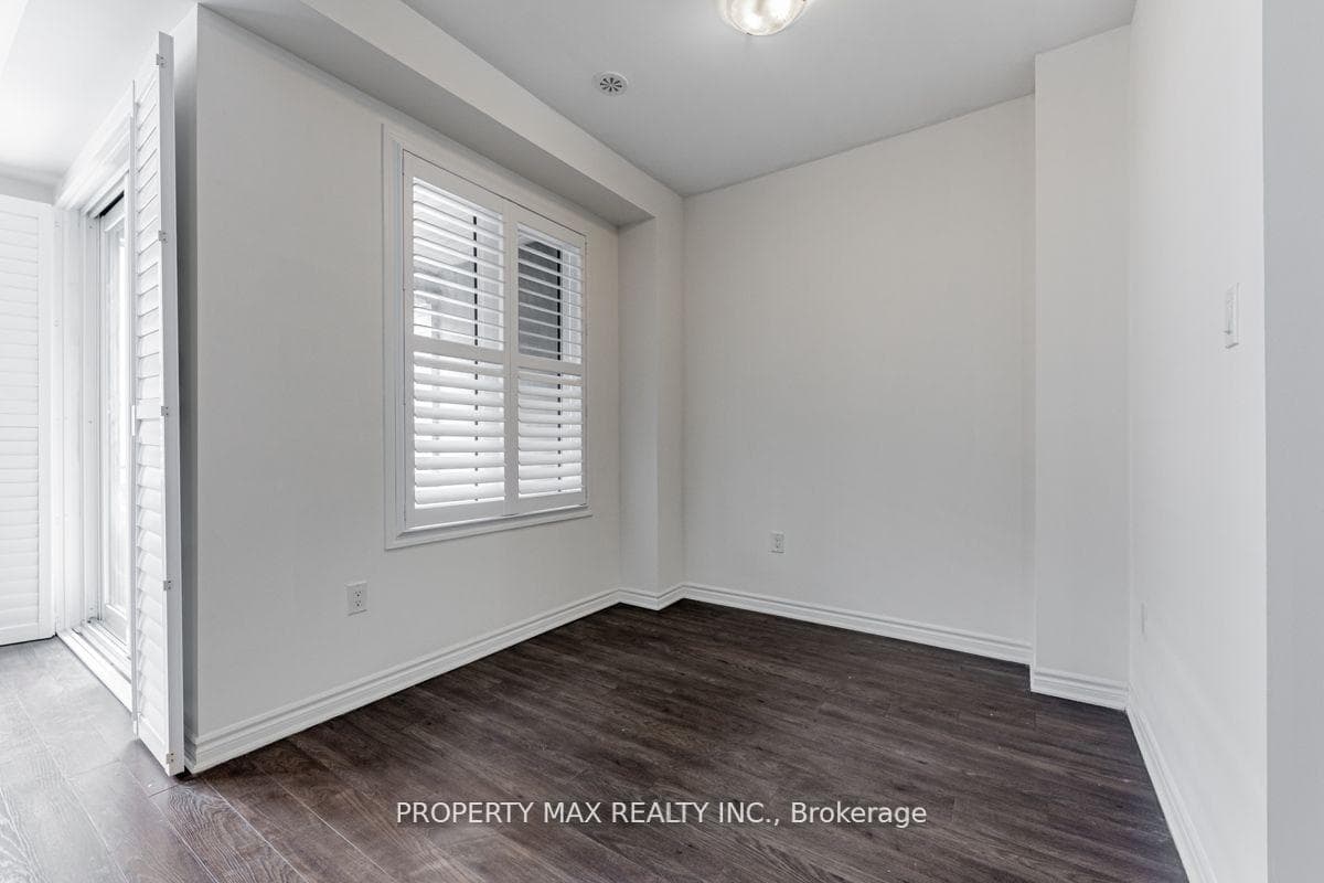 8 Thomas Swanson Street photo 12