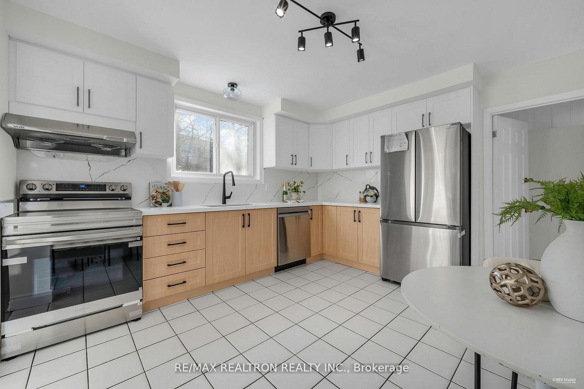 151 Shaughnessy Boulevard photo 7