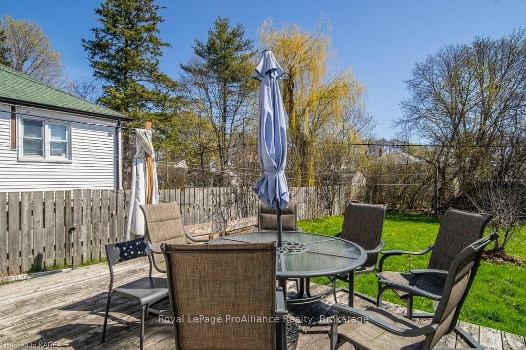 197 KINGSCOURT Avenue photo 37