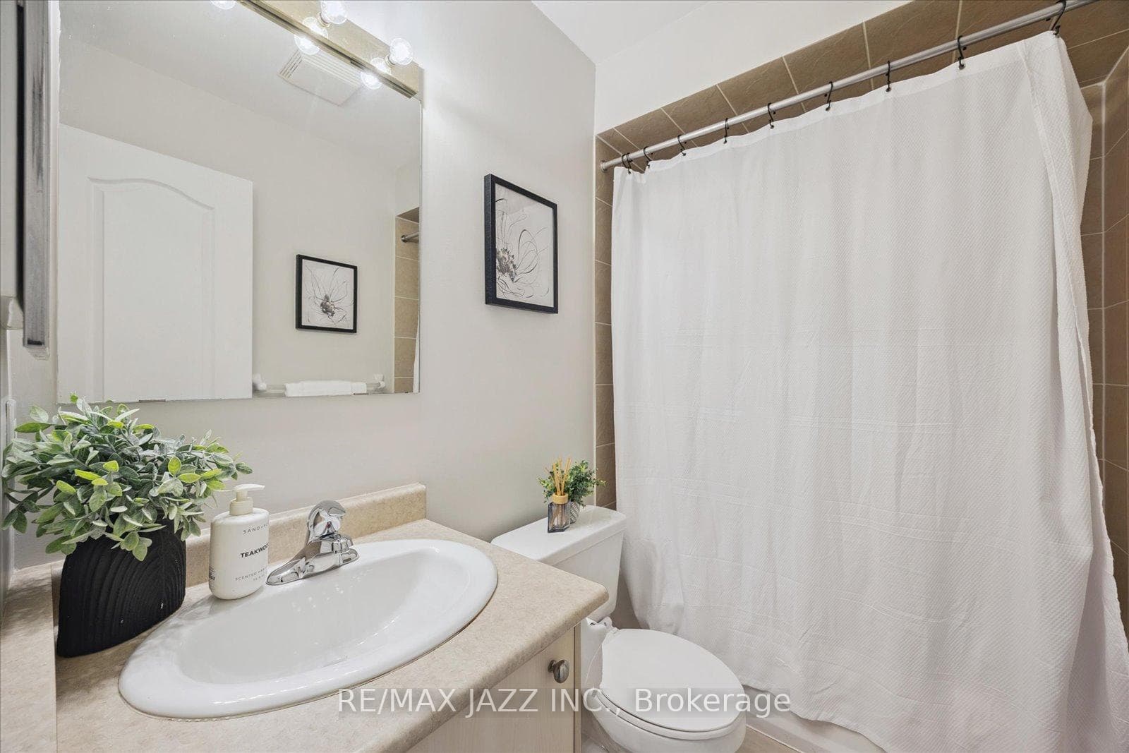 12 Lacroix Court photo 32