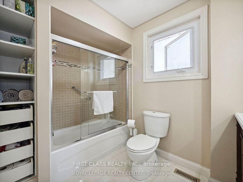 1980 Bonnymede Drive Unit Upper photo 6