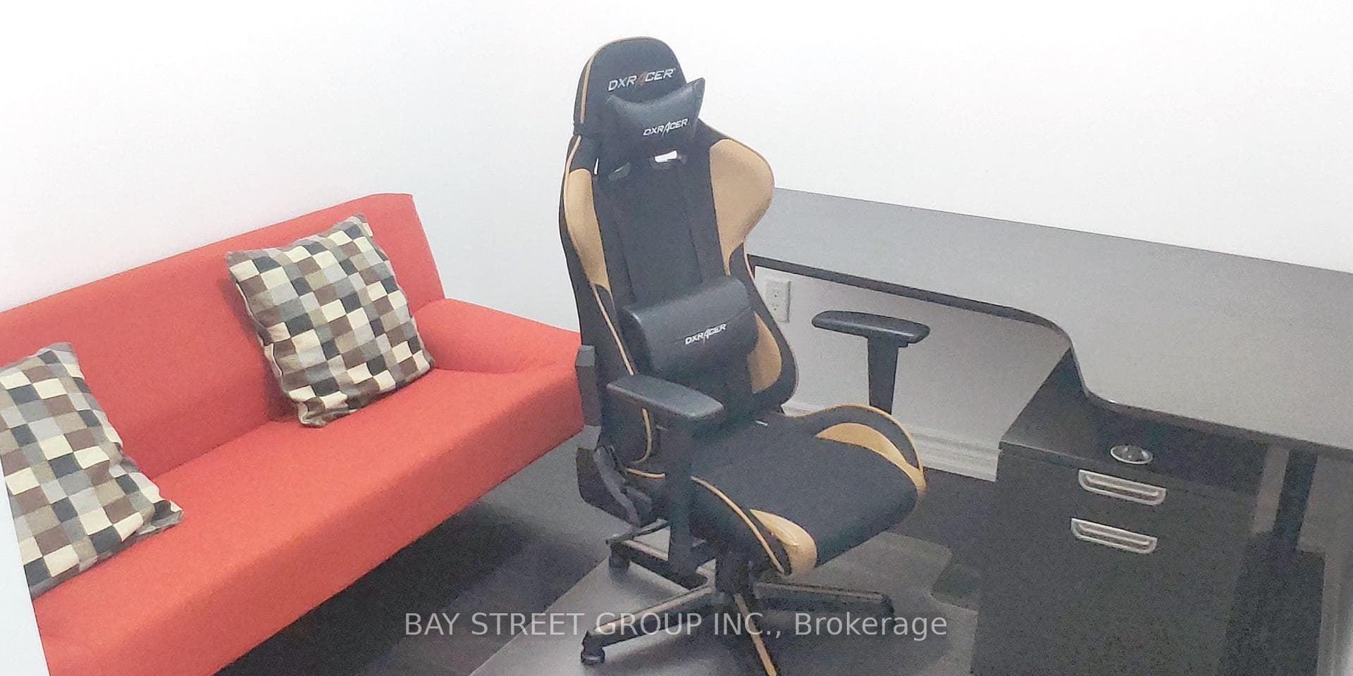 386 Yonge Street Unit 3813 photo 7