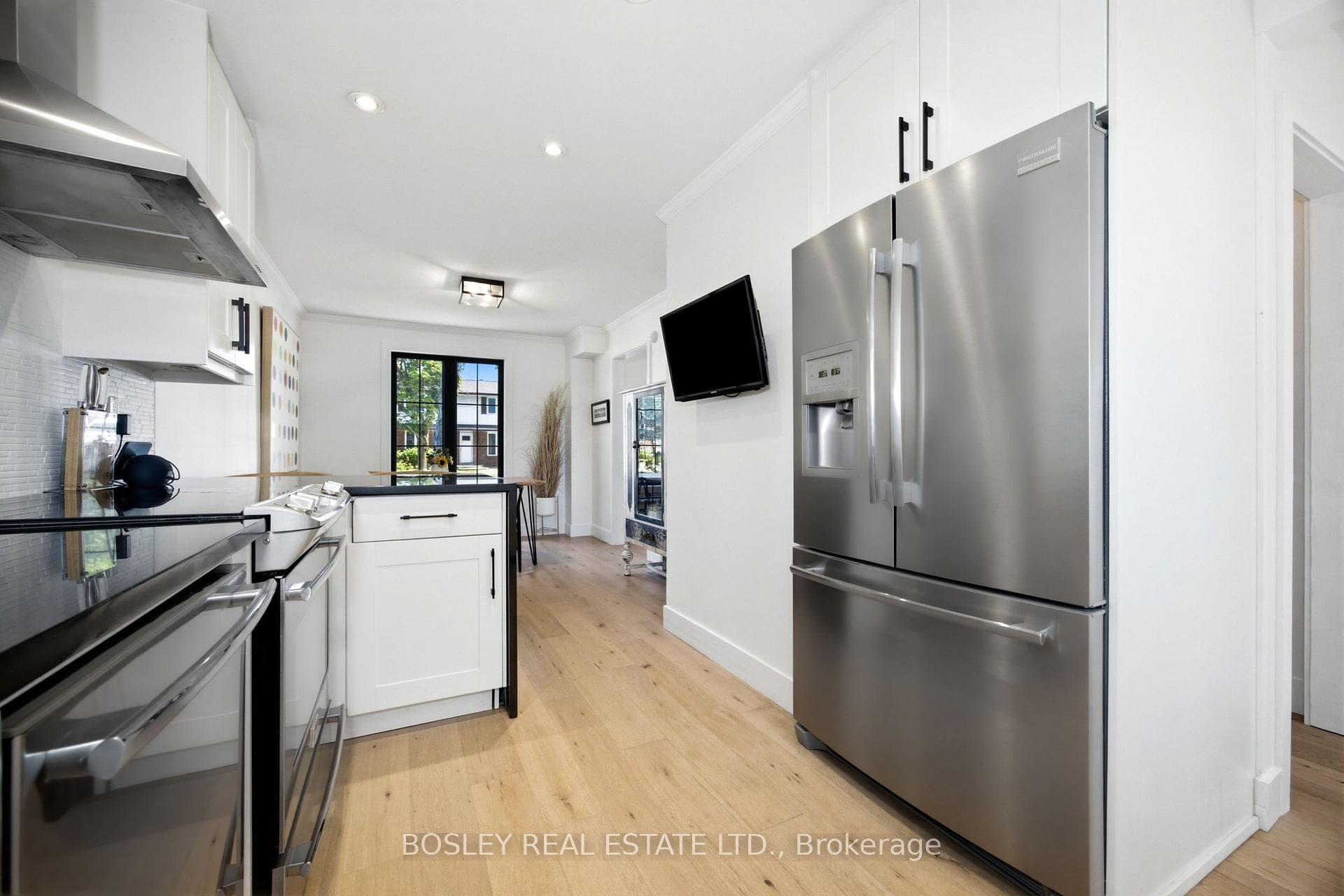 440 Sandford Street photo 13