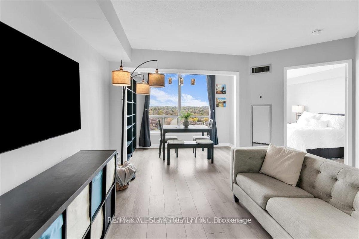 711 Rossland Road Unit 1002 photo 10