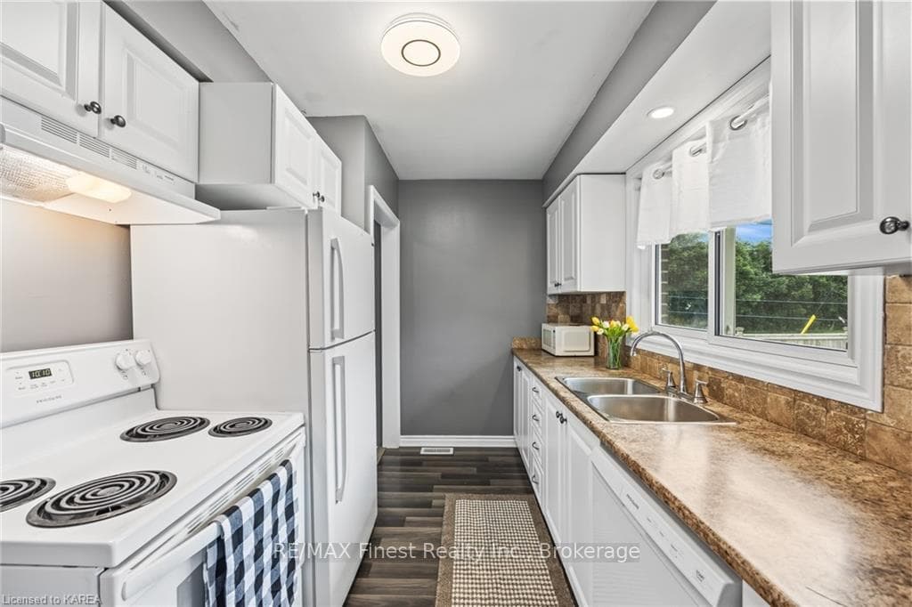 2 PRINCETON Place photo 11
