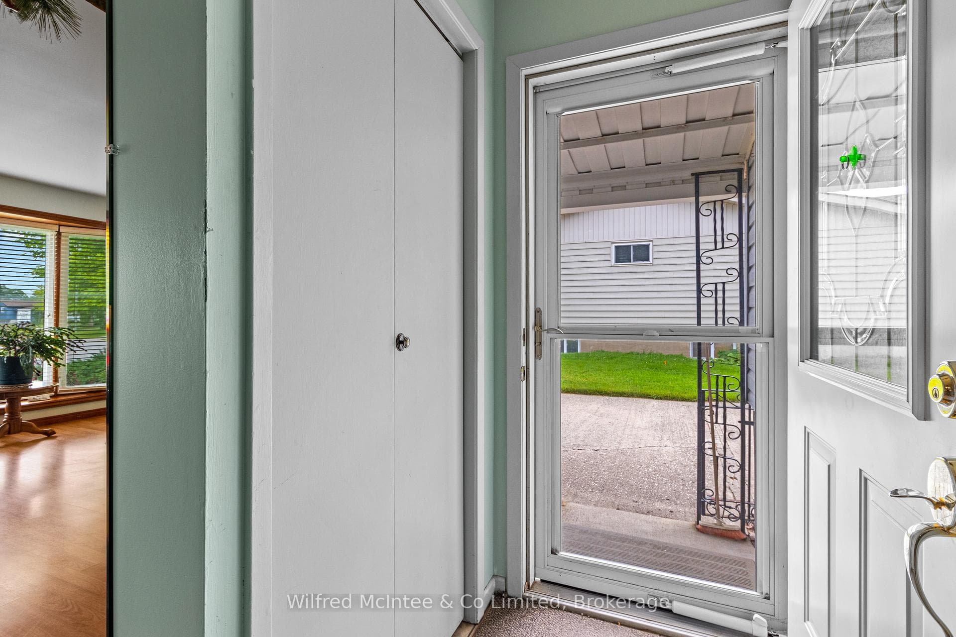 455 Bruce Street photo 17
