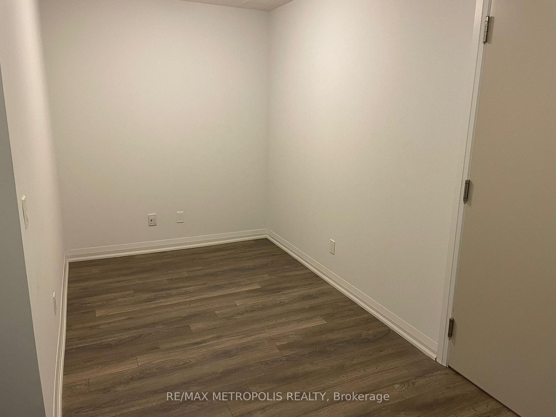 30 Meadowglen Place Unit 210 photo 15