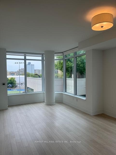 310 Tweedsmuir Avenue Unit 402 photo 8