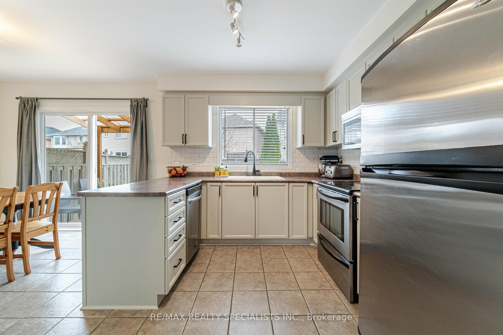 3327 Spirea Terrace photo 11
