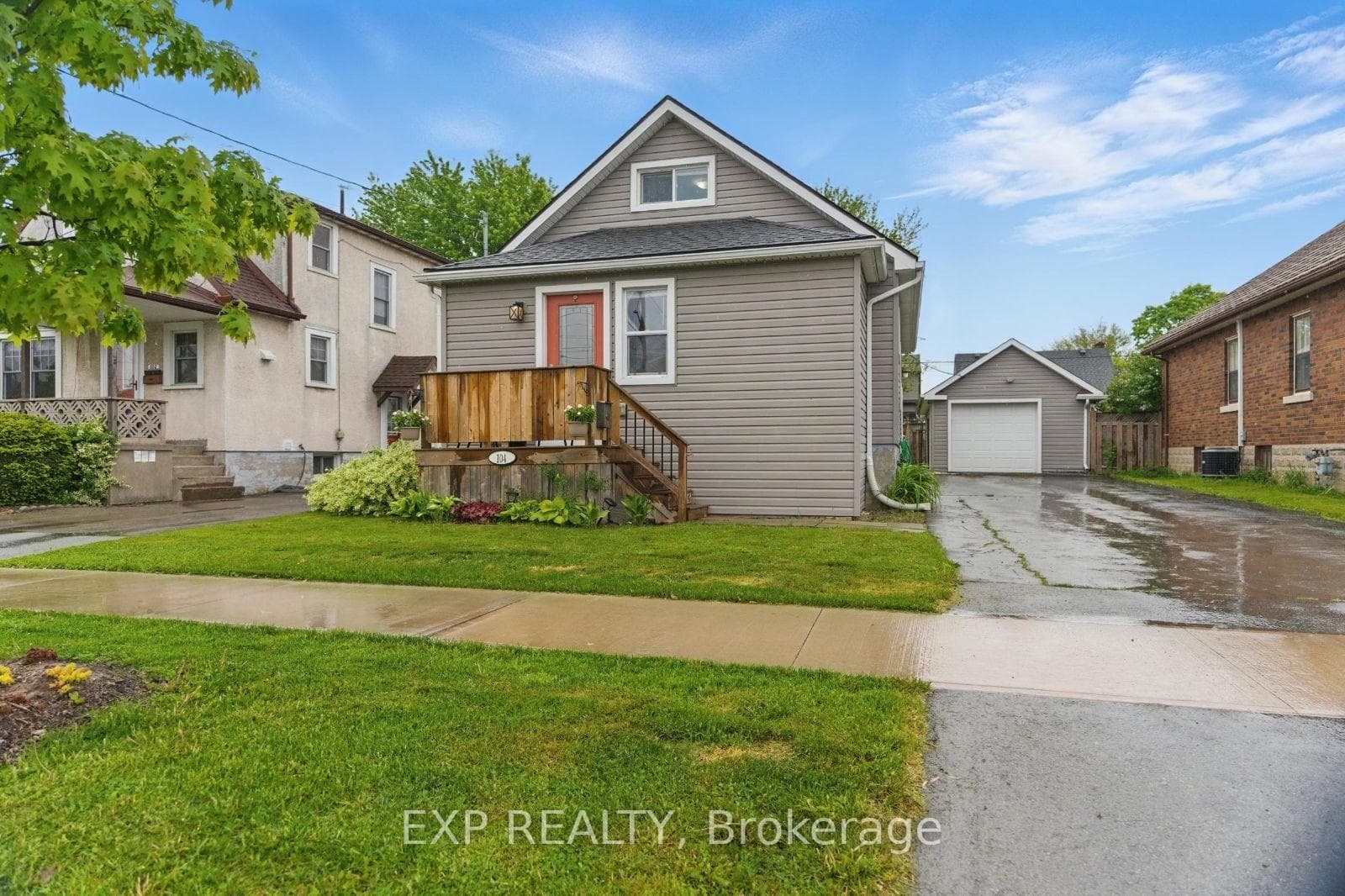 104 SCHOLFIELD Avenue photo 2